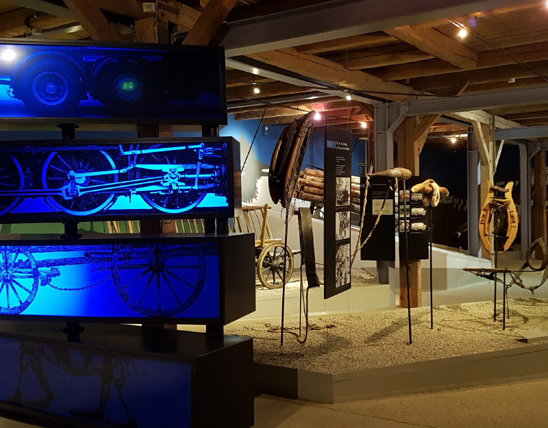 Ausstellung historischer Werkzeuge und landwirtschaftlicher Geräte im Volkskundlichen Gerätemuseum Bergnersreuth bei Arzberg.