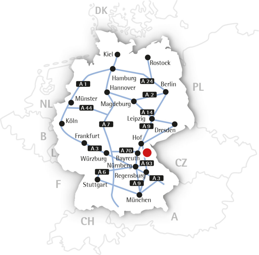 Deutschlandkarte mit den wichtigsten Städten, Autobahnen und einem roten Punkt, der die Erlebnisregion Ochsenkopf symbolisiert.
