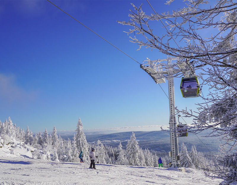 Skifahrer auf der Südabfahrt am Ochsenkopf.